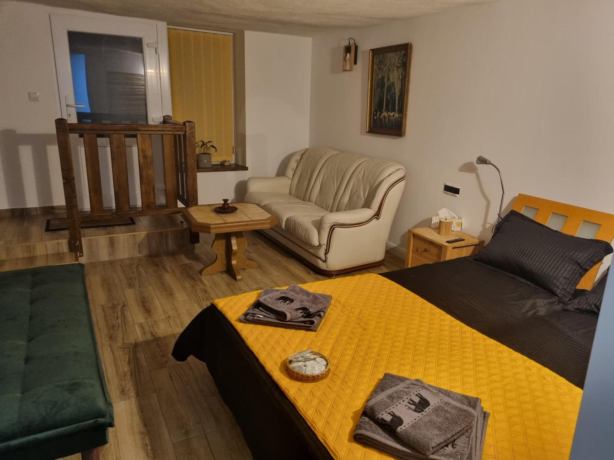 Ultracentral Garage Studio Бистрица Экстерьер фото